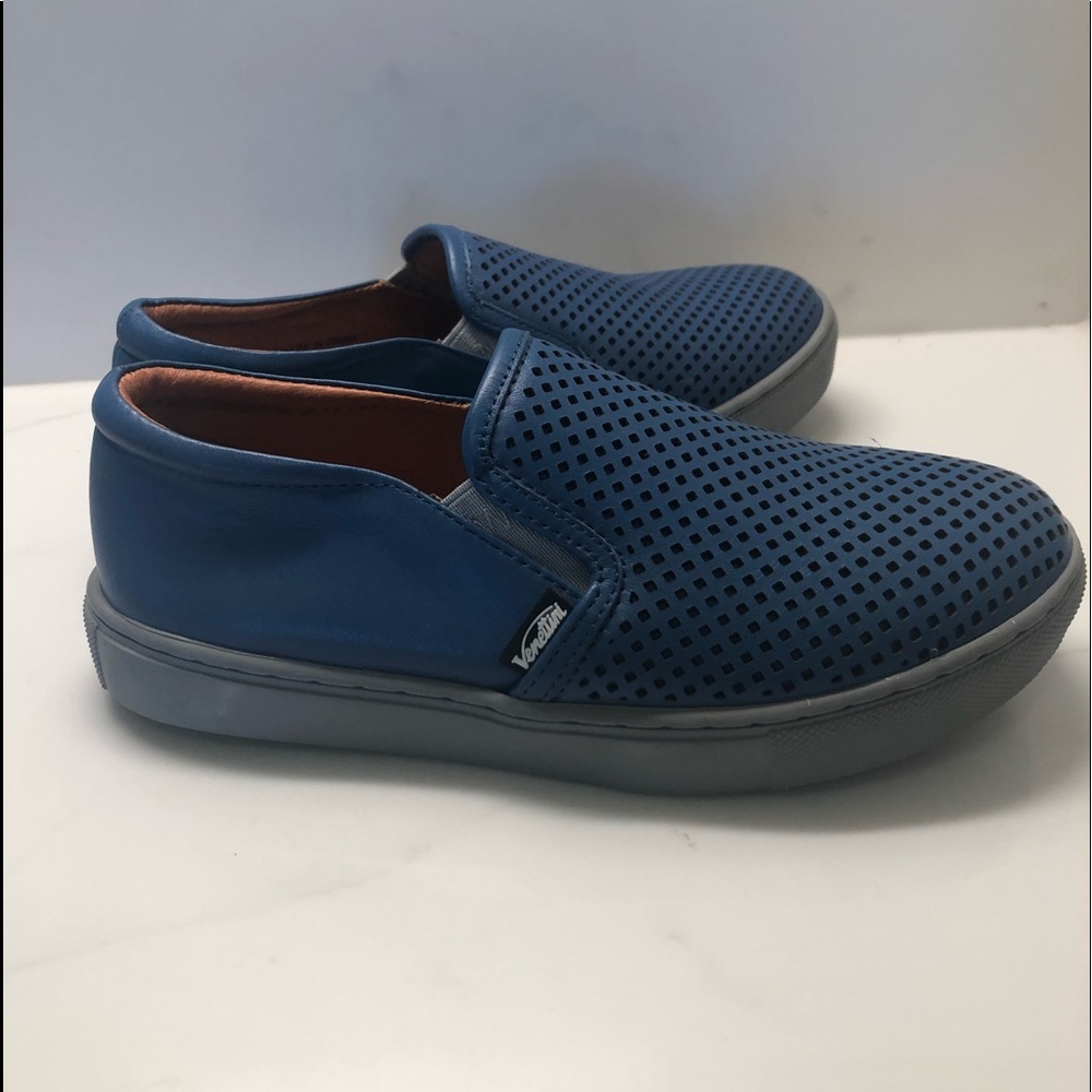 Venettini size 13 blue sneakers